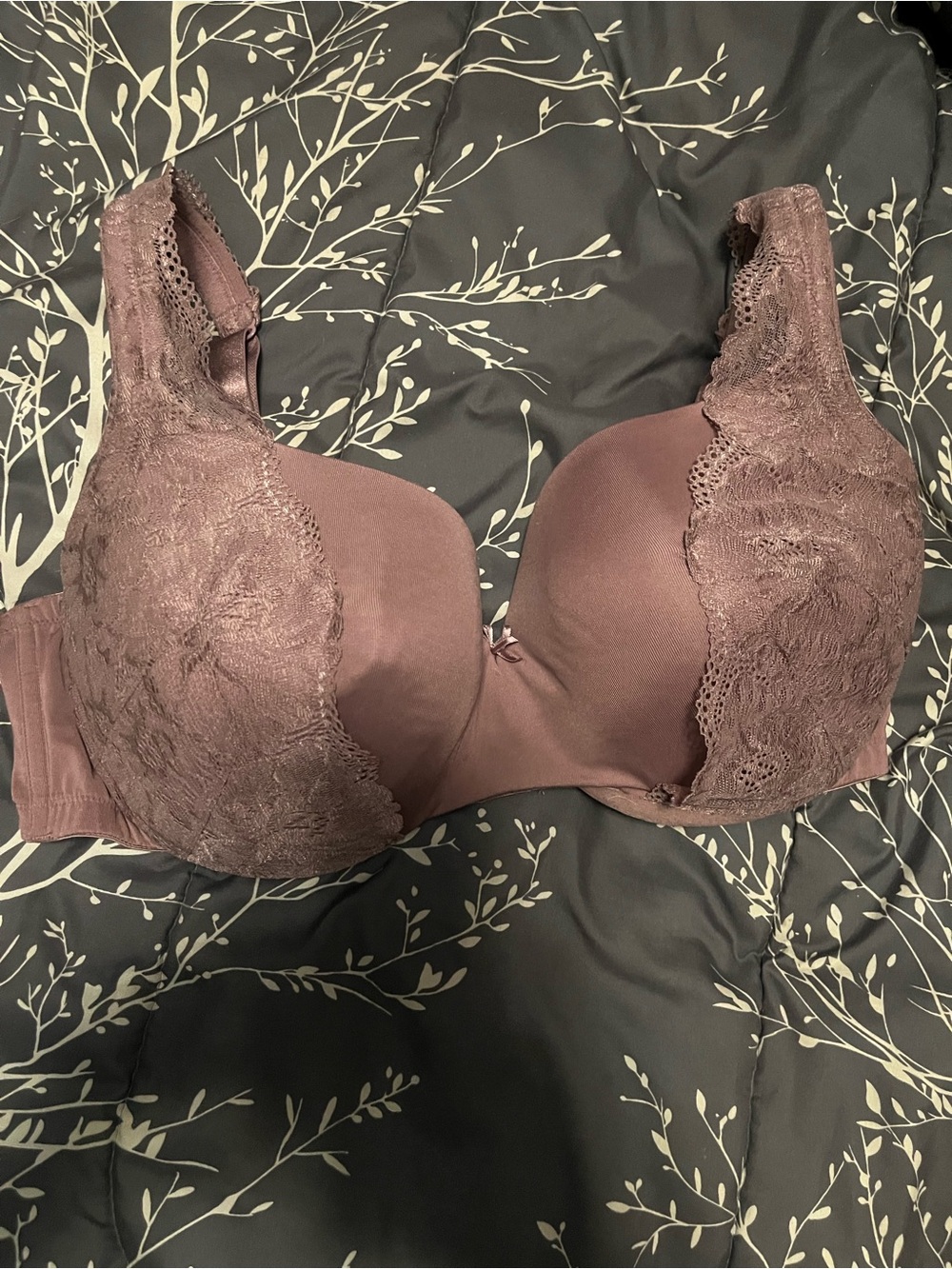 Cacique lace wire bra, size 40 DDD beautiful, plum purple color